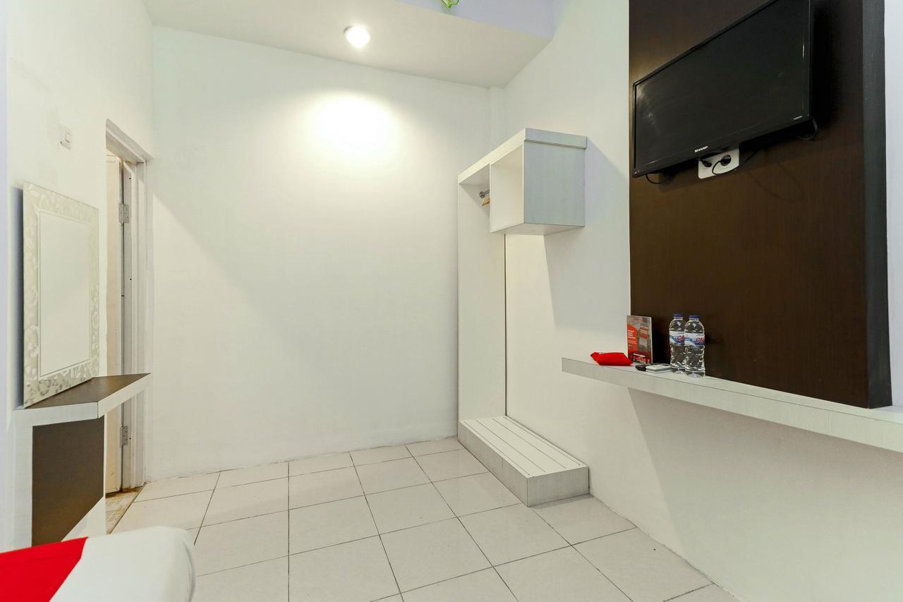 Reddoorz Plus Near Fort Rotterdam Makasar Zewnętrze zdjęcie