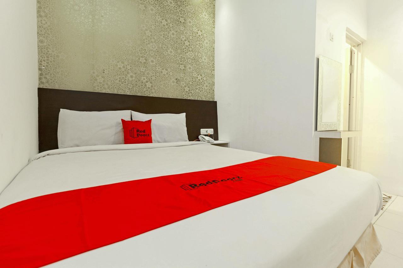Reddoorz Plus Near Fort Rotterdam Makasar Zewnętrze zdjęcie
